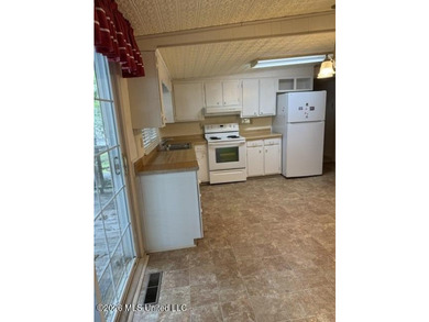 Well maintained home on the lake with pier and boat slip. Home - photo 23