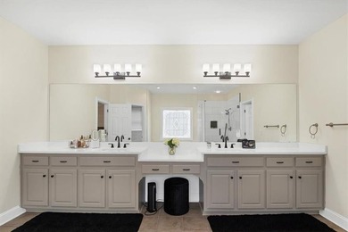 Executive 4-sided Brick Traditional With Master On Main and Full - photo 29