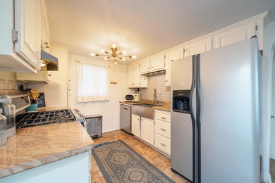 Location, location, location!!! This 3bd/3ba historic main - photo 6