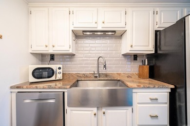 Location, location, location!!! This 3bd/3ba historic main - photo 8
