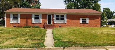 Charming brick ranch situated on a cul-de-sac with a - photo 1