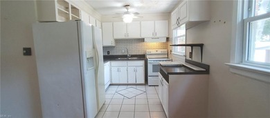 Charming brick ranch situated on a cul-de-sac with a - photo 5