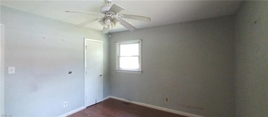 Charming brick ranch situated on a cul-de-sac with a - photo 8