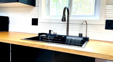 LOCATION! LOCATION! LOCATION! ** friendly community** *** FULLY