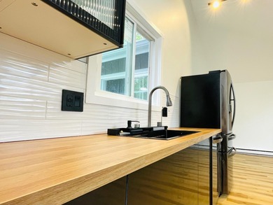 LOCATION! LOCATION! LOCATION! ** friendly community** *** FULLY