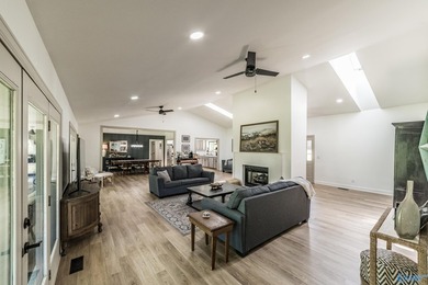 ON DEEP WATER! TWO PRIMARY SUITES! Fully renovated one-level - photo 11