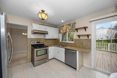 Beautifully situated on a corner lot in a desirable neighborhood - photo 13