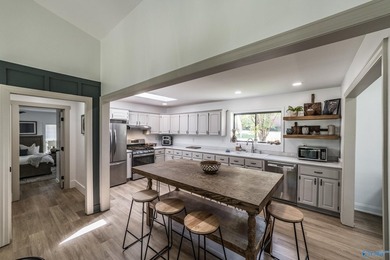 ON DEEP WATER! TWO PRIMARY SUITES! Fully renovated one-level - photo 20