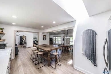 ON DEEP WATER! TWO PRIMARY SUITES! Fully renovated one-level - photo 23