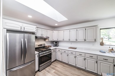 ON DEEP WATER! TWO PRIMARY SUITES! Fully renovated one-level - photo 25