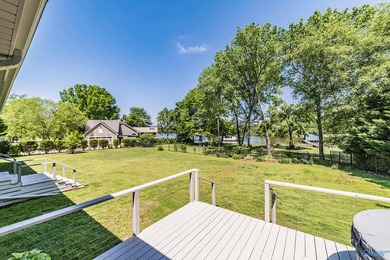 ON DEEP WATER! TWO PRIMARY SUITES! Fully renovated one-level - photo 31