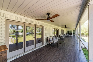 ON DEEP WATER! TWO PRIMARY SUITES! Fully renovated one-level - photo 33