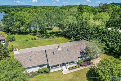 ON DEEP WATER! TWO PRIMARY SUITES! Fully renovated one-level - photo 36