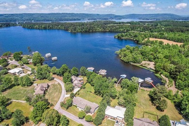 ON DEEP WATER! TWO PRIMARY SUITES! Fully renovated one-level - photo 37