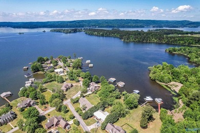 ON DEEP WATER! TWO PRIMARY SUITES! Fully renovated one-level - photo 39