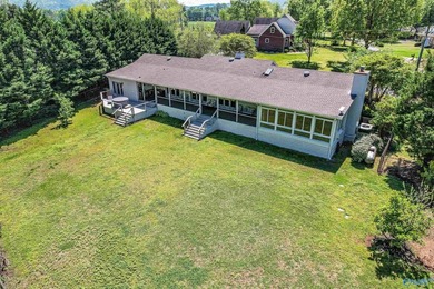 ON DEEP WATER! TWO PRIMARY SUITES! Fully renovated one-level - photo 44