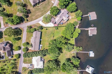ON DEEP WATER! TWO PRIMARY SUITES! Fully renovated one-level - photo 47