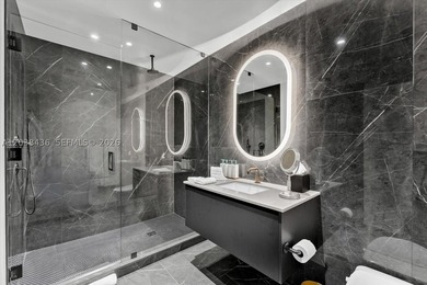 Ultra-rare high floor corner studio at E11EVEN(R) Club Hotel & - photo 3