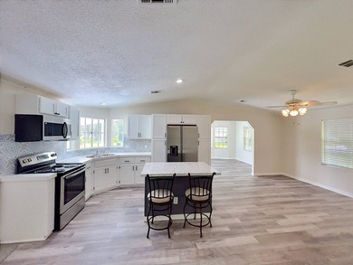 BEAUTIFULLY REMODELED HOME ON A SPACIOUS LOT! MOVE-IN READY! - photo 3