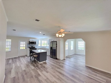 BEAUTIFULLY REMODELED HOME ON A SPACIOUS LOT! MOVE-IN READY! - photo 6