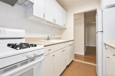 Welcome to Mitchell Gardens, nestled in the heart of North - photo 16