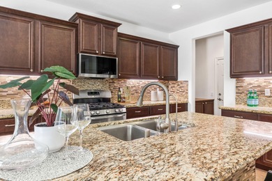 POINT OF VIEW - MORNING LIGHT, MOUNTAIN VIEWS AND A POOL THAT