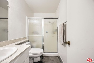 Spacious and well-located condo offering an exceptional - photo 6