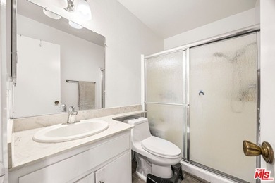 Spacious and well-located condo offering an exceptional - photo 7