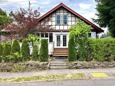 (private lake, pond, coastal) Home For Sale in Portland Oregon