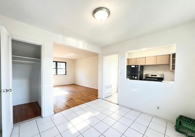 NO INTERVIEW Garden-Style 3 Bedroom Coop for Sale in Kew Garden - photo 14