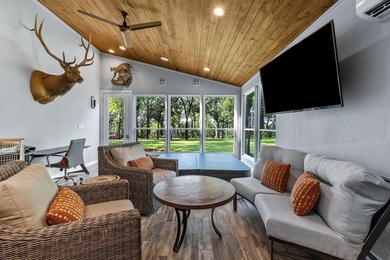 Discover an extraordinary lakeside retreat nestled in one of Oak - photo 15