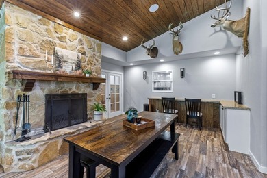 Discover an extraordinary lakeside retreat nestled in one of Oak - photo 16