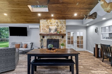 Discover an extraordinary lakeside retreat nestled in one of Oak - photo 17