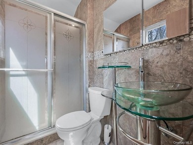 Beautiful and spacious home featuring 4 bedrooms and 2.5 - photo 20