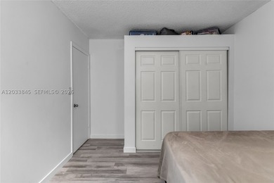 Welcome to this lovely and inviting 4-bedroom, 3-bathroom home - photo 22