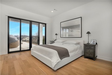Modern luxury on the Shadow Valley golf course! Built in 2022 - photo 12