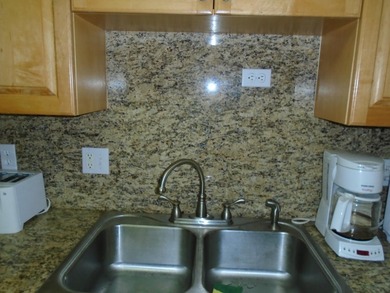 Beautiful waterfront first floor corner unit. Great water view - photo 4