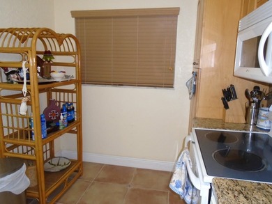 Beautiful waterfront first floor corner unit. Great water view - photo 5