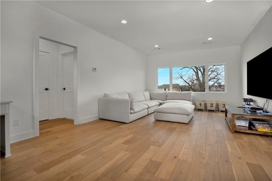 Modern luxury on the Shadow Valley golf course! Built in 2022 - photo 17