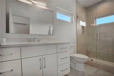 Modern luxury on the Shadow Valley golf course! Built in 2022 - photo 19