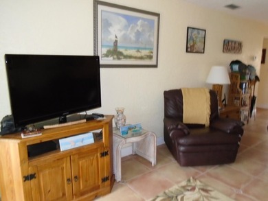 Beautiful waterfront first floor corner unit. Great water view - photo 9