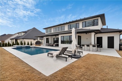 Modern luxury on the Shadow Valley golf course! Built in 2022 - photo 28