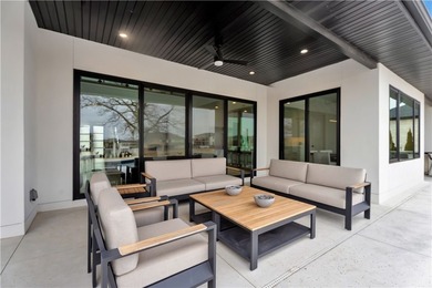 Modern luxury on the Shadow Valley golf course! Built in 2022 - photo 32
