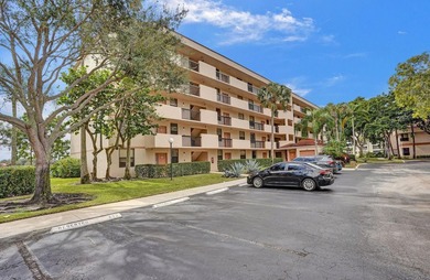 Completely renovated and move-in ready! This stunning unit has - photo 2