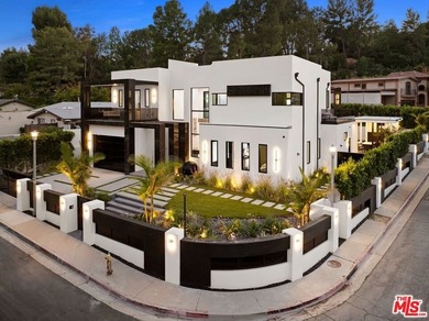 An extraordinary 2026 modern masterpiece in prime Tarzana, this - photo 2