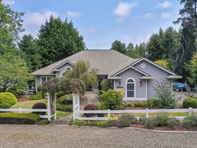 Siltcoos Lake Home For Sale in Florence Oregon