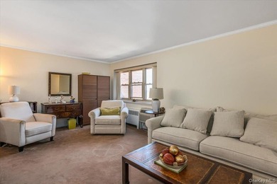 Owner Occupied, No Subletting, Spacious & Bright 2 Br & 1 Bath - photo 6