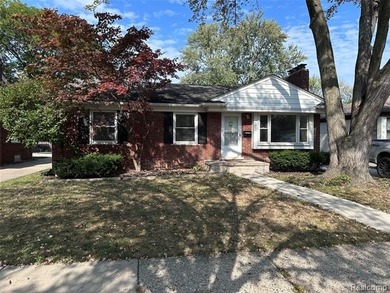 Lake Saint Clair Home Active Under Contract in Harper Woods Michigan