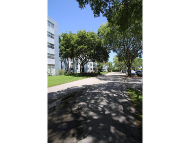 Direct lakeviews. Private balcony. Elevator to the 3rd floor - photo 4
