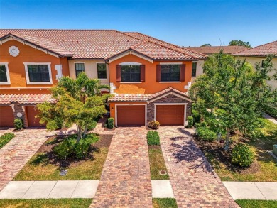 Lake Townhome/Townhouse For Sale in Venice, Florida